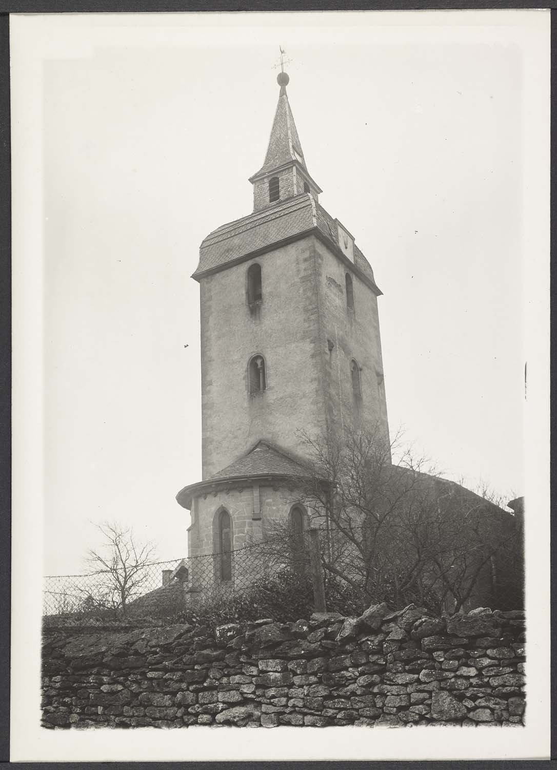 Chevet et clocher depuis le nord-est