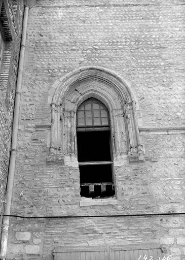 Petite porte sur la cour d'honneur de l'aube de Mallorca, 1er  étage