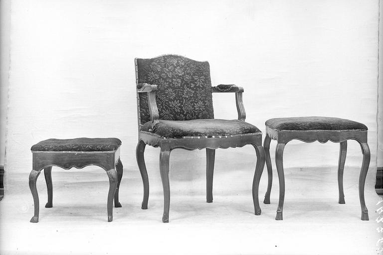 Fauteuil de célébrant, deux tabourets Régence - © Ministère de la Culture (France), Médiathèque du patrimoine et de la photographie, diffusion RMN-GP