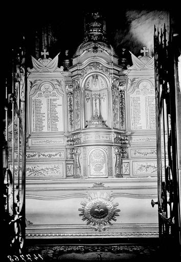 Ancien maître-autel en bois servant de monument aux morts - © Ministère de la Culture (France), Médiathèque du patrimoine et de la photographie, diffusion RMN-GP