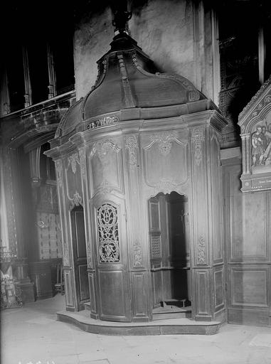 Confessional en chêne époque Régence - © Ministère de la Culture (France), Médiathèque du patrimoine et de la photographie, diffusion RMN-GP