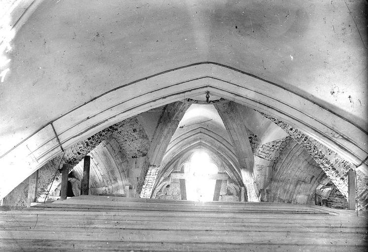 Voûte du chevet de la chapelle haute après abattage des enduits