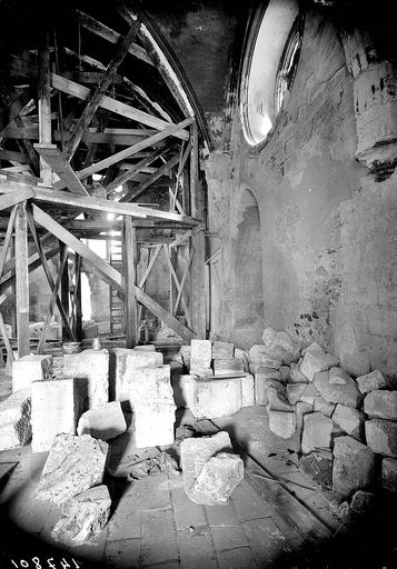 Etaiement de la dernière travée de la chapelle basse