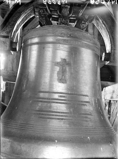 Cloche de 1559 refondue en 1946