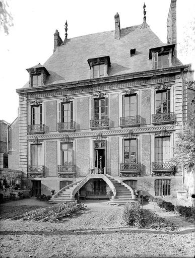 Façade sur le jardin