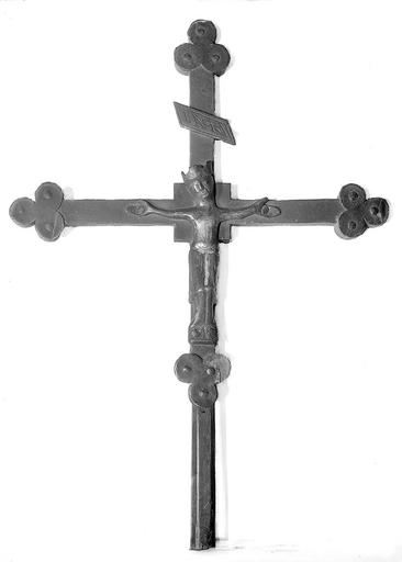 Christ surmonté de 'INRI', croix processionnelle romane en cuivre, n°72