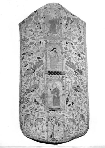 Chasuble en soie blanche brodée, Portugal, dos, n°93