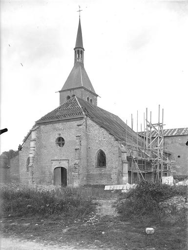 Façade ouest ; façade latérale échafaudée