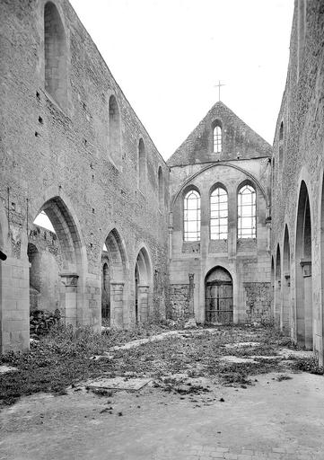 Nef vers l'entrée