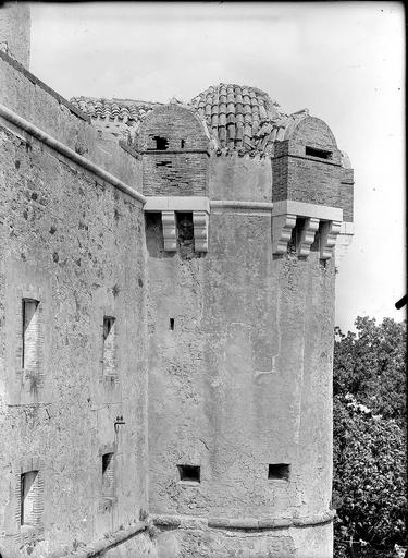 Tour d'angle, échauguettes