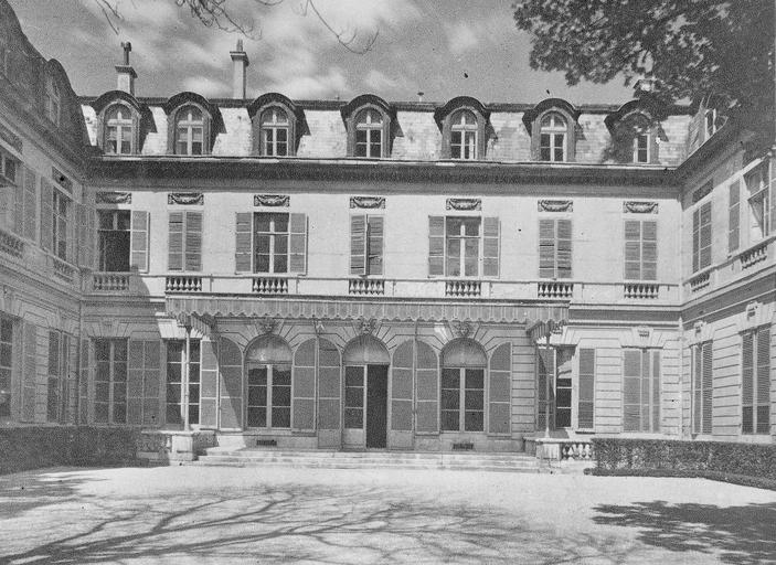 Façade sur cour