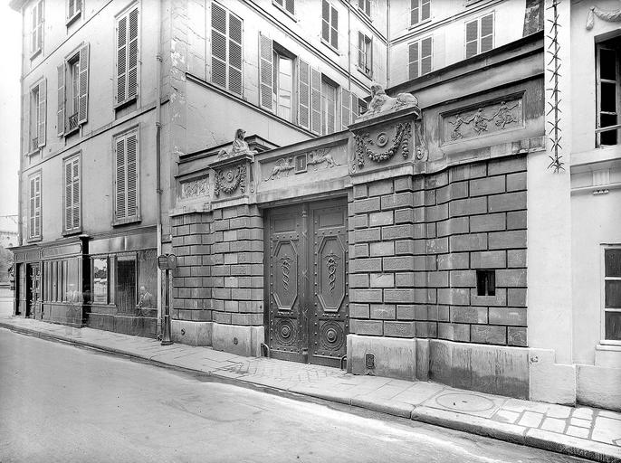 Porte sur rue