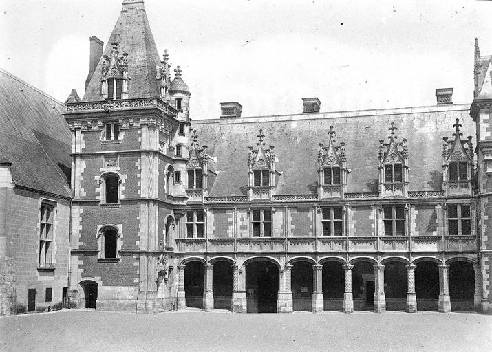 Façade sur cour de l'aile Louis XII