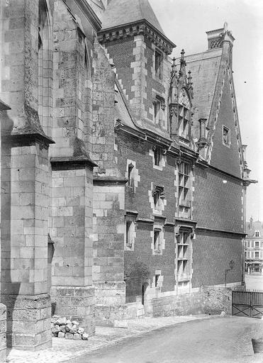 Pignons de la façade extérieure de l'aile en retour et de la chapelle