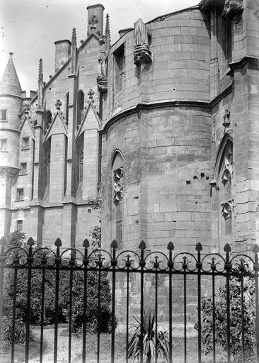 Façade sur la rue des Cordeliers et tour de Manbergeon