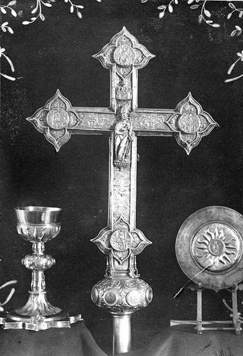 Croix processionnelle en argent sur bois - © Ministère de la Culture (France), Médiathèque du patrimoine et de la photographie, diffusion RMN-GP