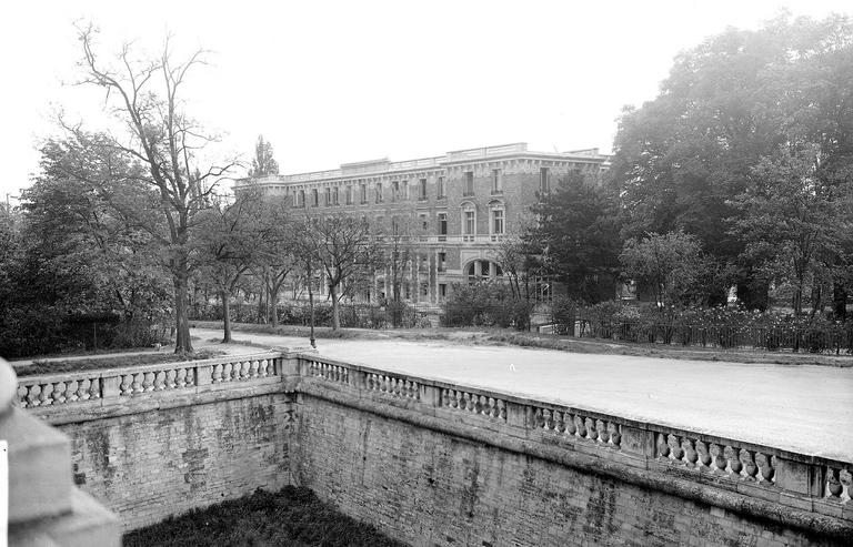 Vue prise de la terrasse du château de Maisons, côté Seine
