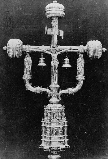 Croix processionnelle en argent