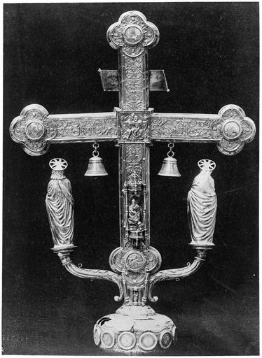 Croix processionnelle en argent