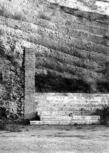 Théâtre : Escalier septentrional de l'entrée