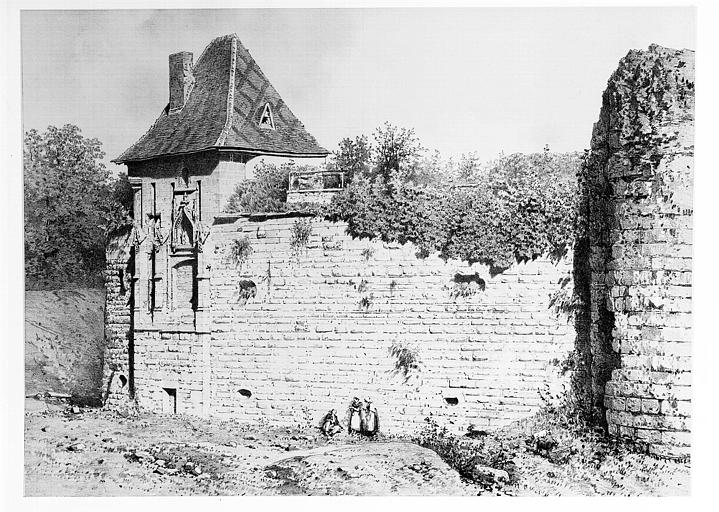 Château fortifié (vestiges de l'ancien)