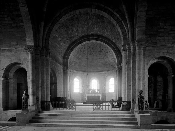 Vue intérieure du choeur