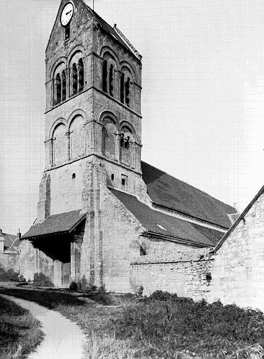 Clocher vu à l'angle sud-ouest