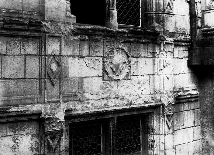 Galerie sur la cour : Détail de la balustrade