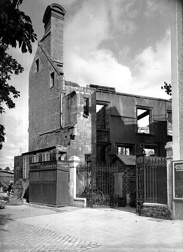 Entrée sur le boulevard des Alliés