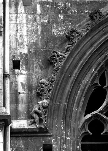 Choeur nord : détail de l'arc d'une fenêtre