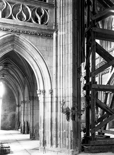 Pilier du transept : partie inférieure