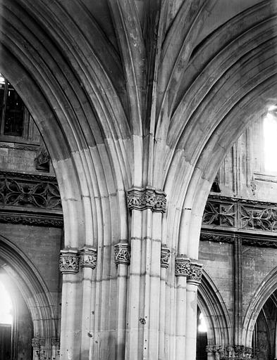 Pilier du choeur : départ d'arcatures de la voûte du collatéral