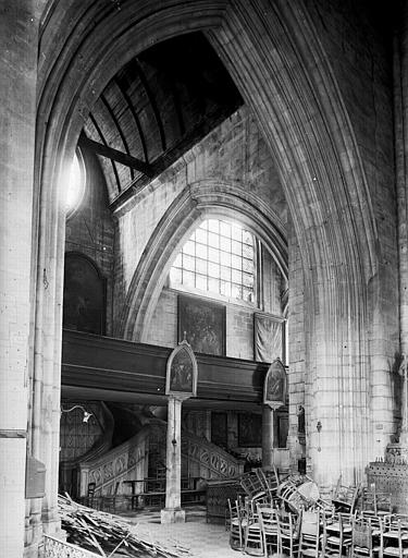 Arcade et pilier du transept