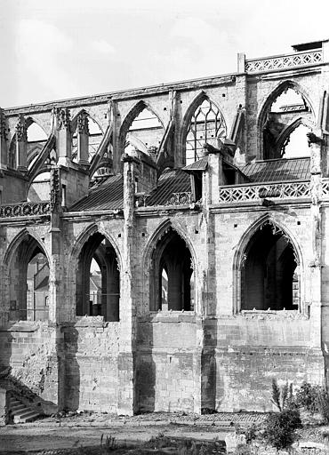 Façade sud : détail de la nef