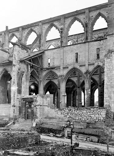 Façade nord : Nef et petit portail