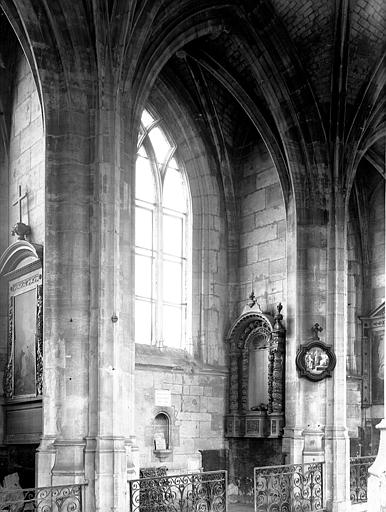 Vue intérieure de la chapelle du collatéral