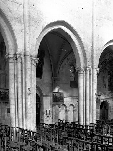 Vue intérieure de la nef : Grandes arcades