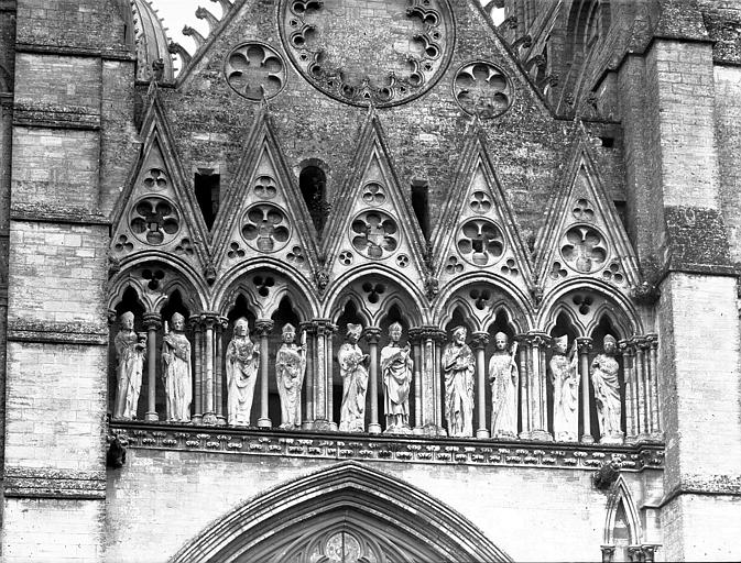 Façade ouest : Galerie des évêques