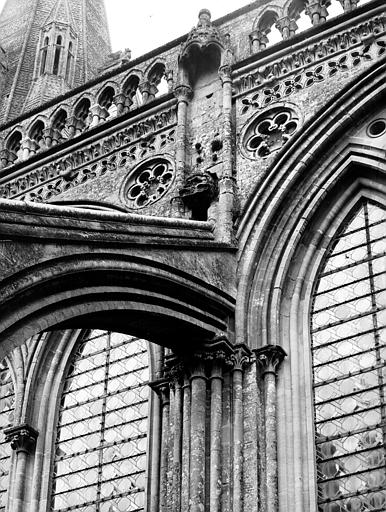 Arcs-boutants et flèche du transept