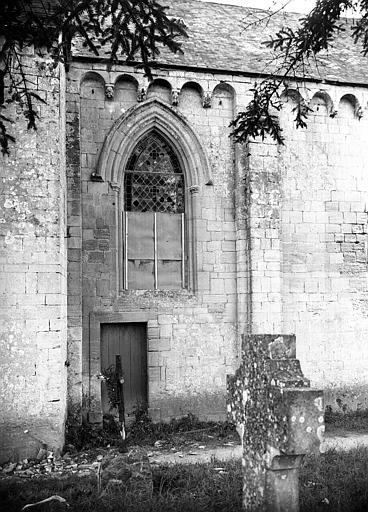 Façade latérale sud : fenêtre et porte