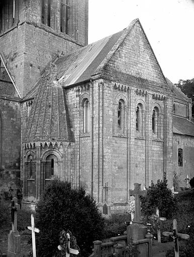 Angle du transept nord et du mur latéral du chevet