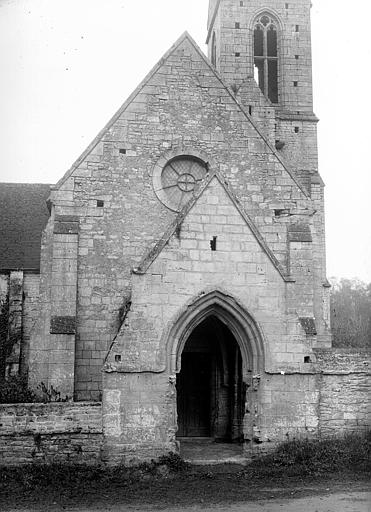 Porche d'entrée de la façade ouest : vue générale