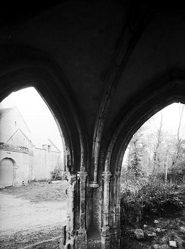 Porche d'entrée de la façade ouest : vue intérieure