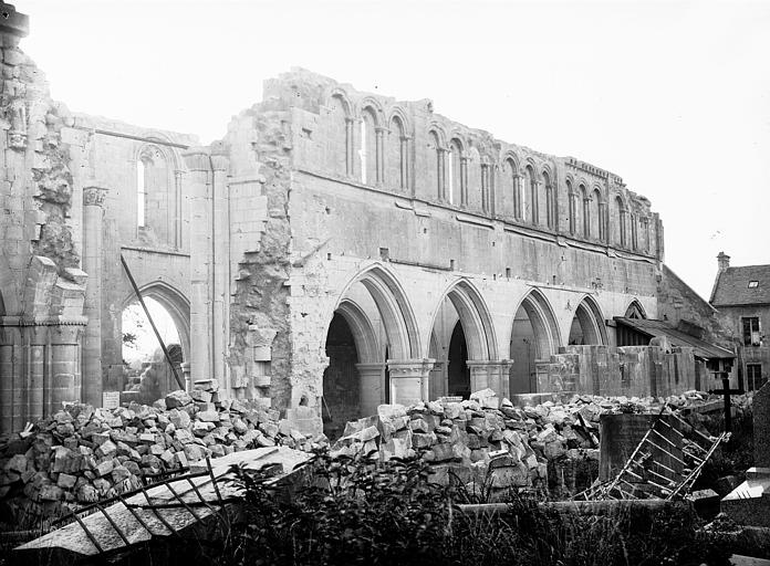 Vue intérieure de la nef : Mur latéral nord