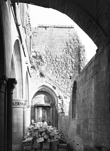 Vue intérieure du collatéral sud prise de l'entrée