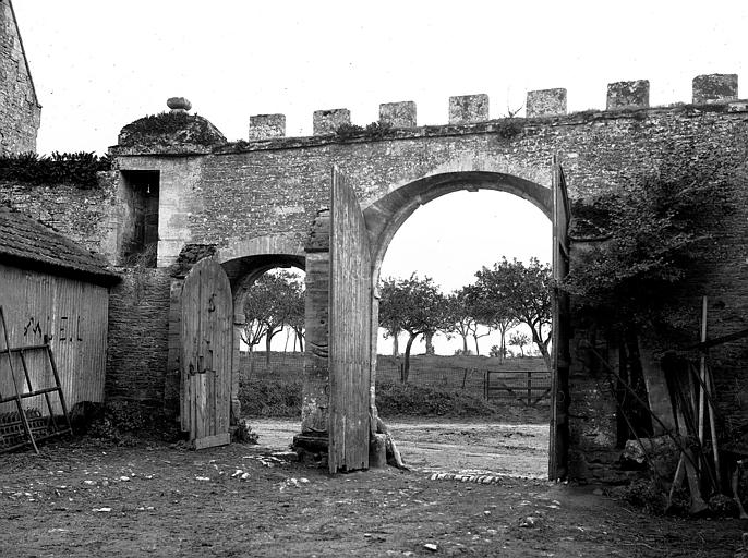 Entrée côté cour