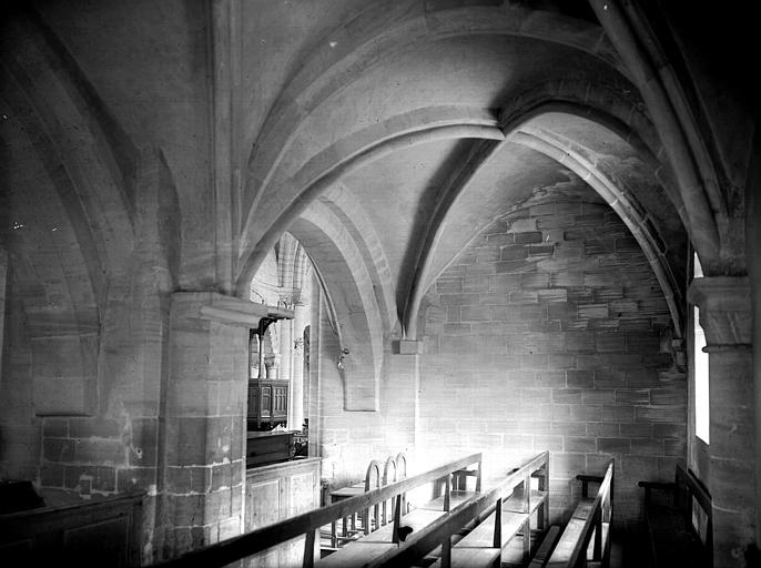 Vue intérieure de la chapelle latérale