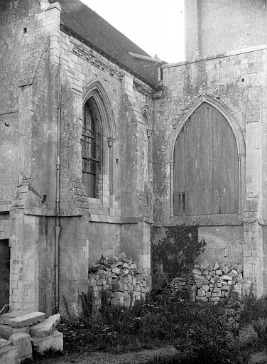 Vue intérieure : Angle du choeur et du clocher nord-est