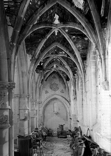 Vue intérieure du collatéral sud, vers le choeur