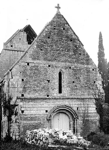 Façade ouest et portail d'entrée